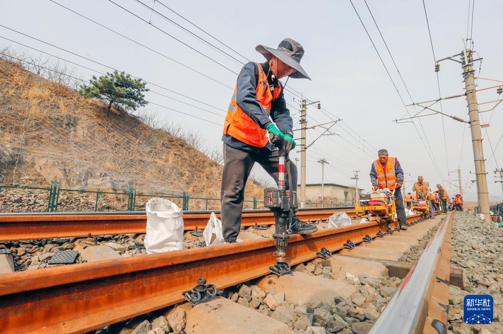 大秦铁路线第一阶段集中维修开始施工